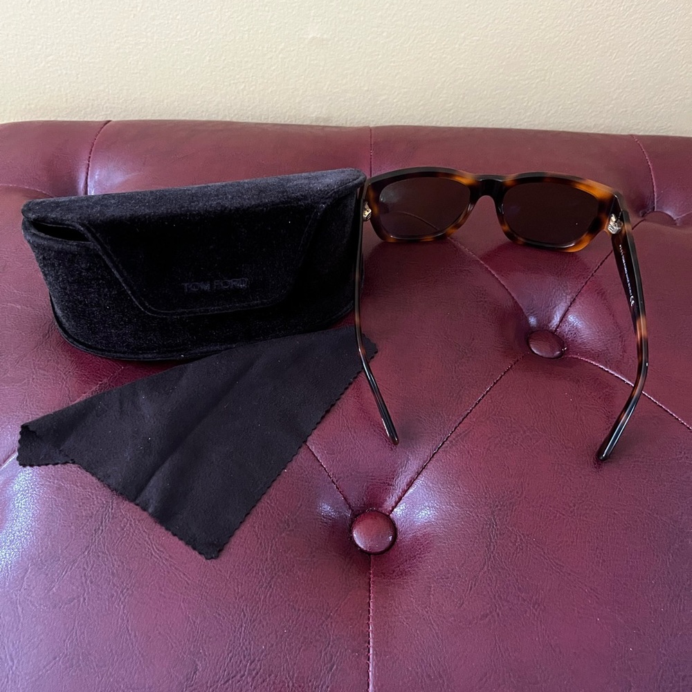 New Tom Ford Sunglasses with Case and Cloth. - Picture 5 of 11